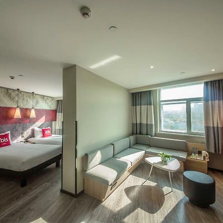 Ibis Urumqi Weixing Square Hotel Buitenkant foto