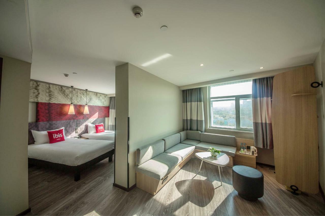 Ibis Urumqi Weixing Square Hotel Buitenkant foto