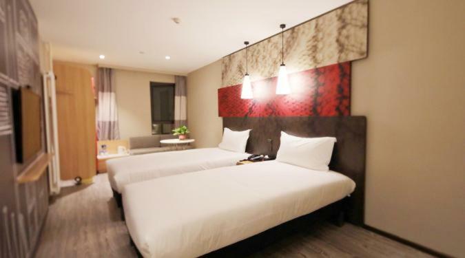 Ibis Urumqi Weixing Square Hotel Buitenkant foto