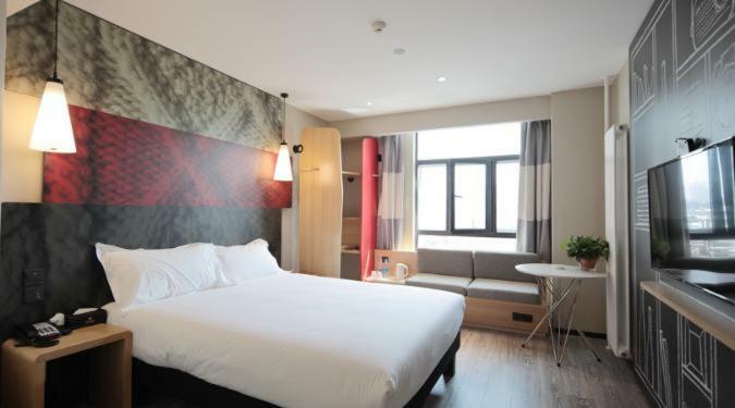 Ibis Urumqi Weixing Square Hotel Buitenkant foto